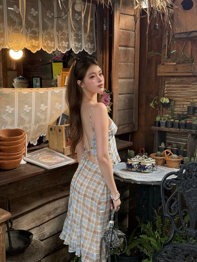 Cách khoe lưng trần gợi cảm mà vẫn tinh tế với áo hở lưng- Ảnh 4.