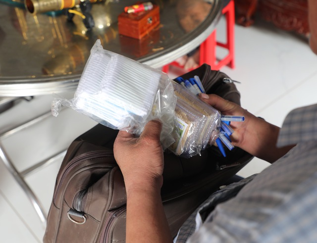 Người đ&agrave;n &ocirc;ng m&ugrave; x&acirc;y nh&agrave; 4 tỉ cho con từ việc b&aacute;n tăm b&ocirc;ng - Ảnh 5.