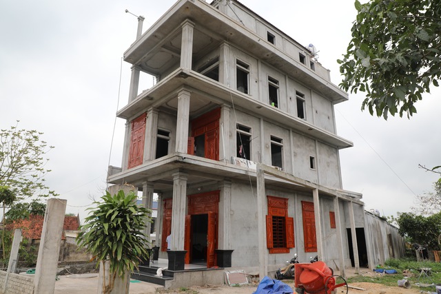 Người đ&agrave;n &ocirc;ng m&ugrave; x&acirc;y nh&agrave; 4 tỉ cho con từ việc b&aacute;n tăm b&ocirc;ng - Ảnh 1.