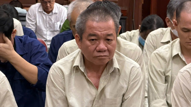 Cấp chứng chỉ l&aacute;i xe tr&aacute;i ph&eacute;p, bị đề nghị 30 năm t&ugrave; cho 4 tội  - Ảnh 1.