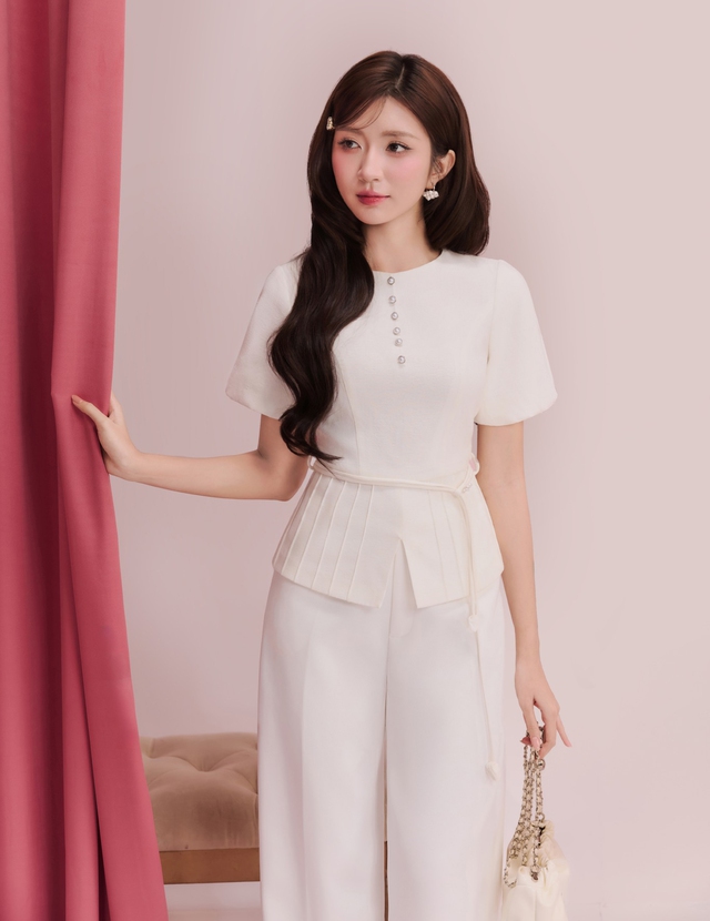 Áo chiết eo là 'chìa khóa vàng' cho vẻ ngoài thon gọn- Ảnh 3.