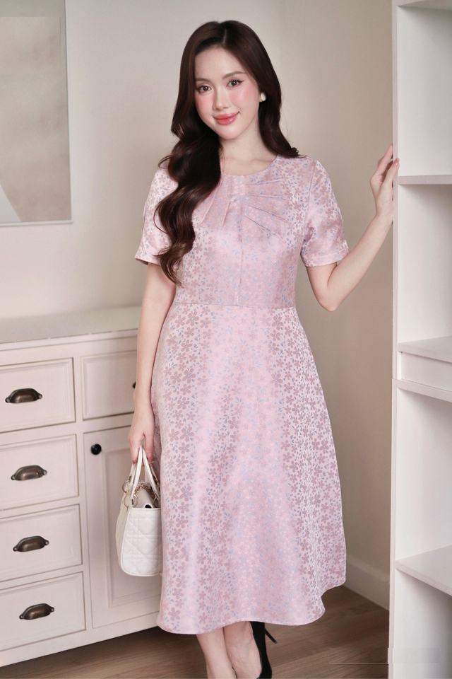 Váy hoa nhí dịu dàng, đẹp lãng mạn không thể thiếu mùa này - Ảnh 5.