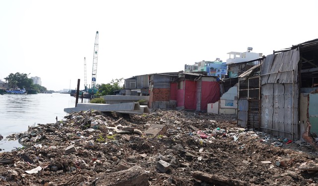 Rạch Xuy&ecirc;n T&acirc;m vướng mặt bằng hơn 1.200 hộ, Chủ tịch TP.HCM ra tối hậu thư - Ảnh 1.