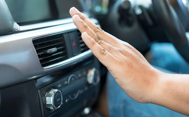 5 dấu hiệu cảnh b&aacute;o điều h&ograve;a &ocirc; t&ocirc; sắp hết gas, người d&ugrave;ng cần biết - Ảnh 2.