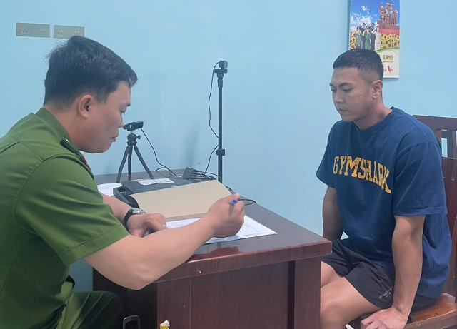 Công an vào cuộc vụ nam thanh niên hành hung nữ shipper ngã xuống đường - Ảnh 1.