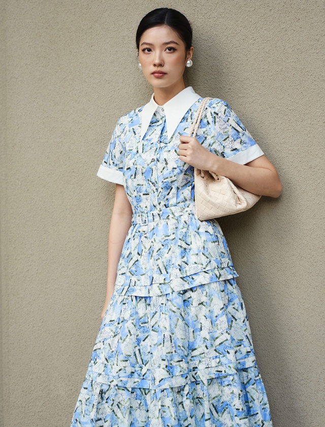 Váy hoa nhí dịu dàng, đẹp lãng mạn không thể thiếu mùa này - Ảnh 1.