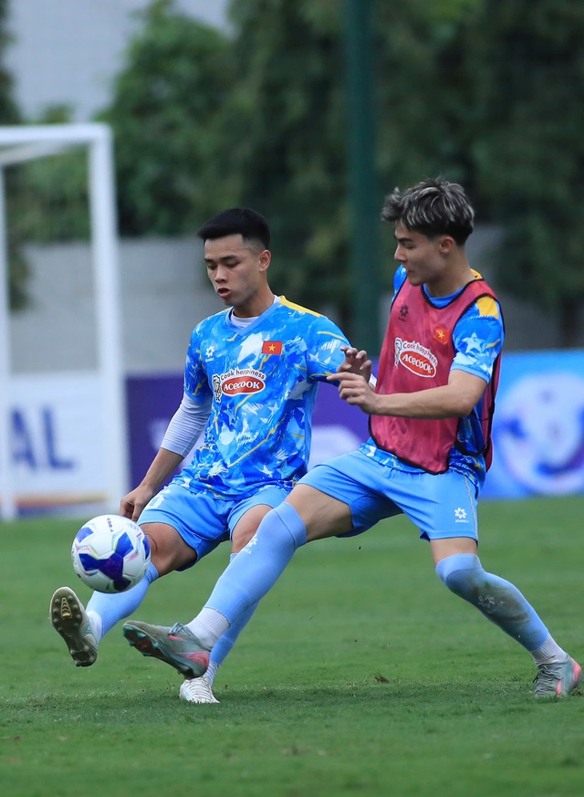 Sao trẻ U.23 Việt Nam nhận xét thẳng về đồng đội Việt kiều Antonio Moric- Ảnh 1.