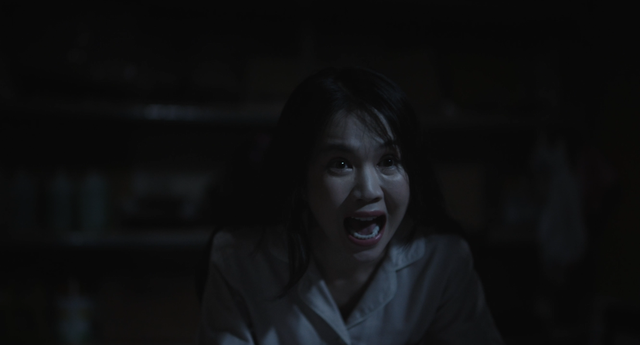 Ngọc Trinh &lsquo;lột x&aacute;c&rsquo; trong lần đầu đ&oacute;ng phim kinh dị - Ảnh 1.