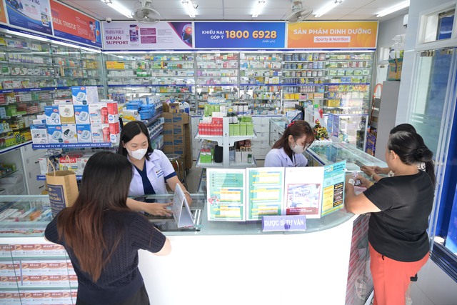 Ngăn chặn tình trạng thu gom thuốc tây - Ảnh 1.