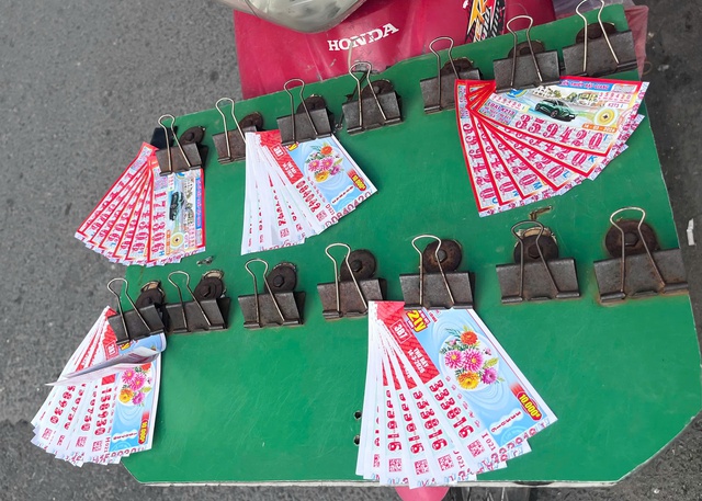 V&ograve;ng xo&aacute;y 'mua đứt b&aacute;n đoạn v&eacute; số': 14 năm buồn vui đong đếm- Ảnh 3.