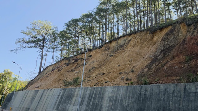 Đ&egrave;o Prenn l&ecirc;n Đ&agrave; Lạt vẫn tiềm ẩn nguy cơ sạt lở- Ảnh 3.