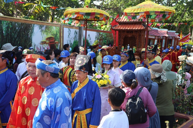 Lễ hội Ch&ugrave;a B&agrave; 400 năm tuổi ở nơi thương cảng h&oacute;a đồng ruộng- Ảnh 1.