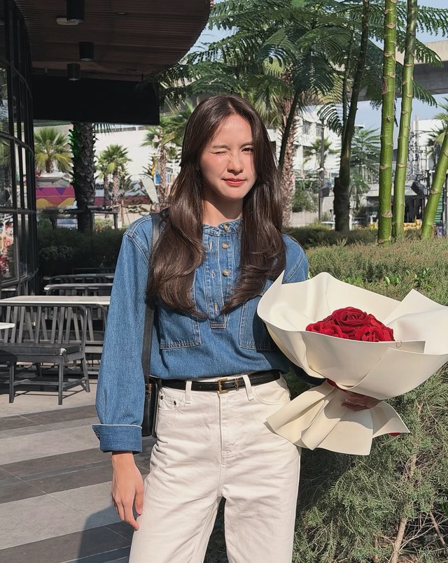 Làm mới phong cách mỗi ngày bằng những thiết kế denim cá tính- Ảnh 10.