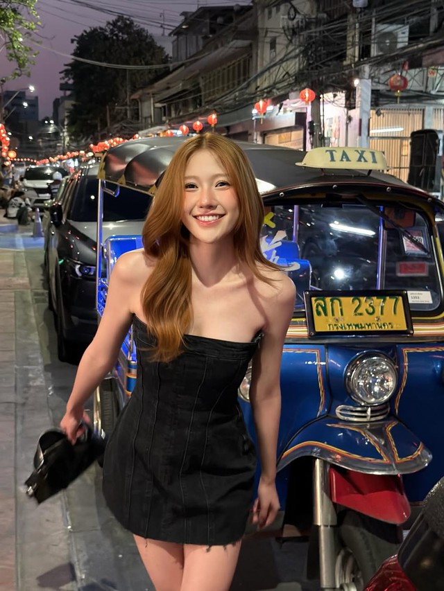 Làm mới phong cách mỗi ngày bằng những thiết kế denim cá tính- Ảnh 11.