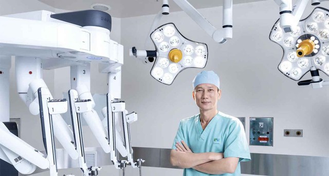 ThS-BS.CKII Đỗ Quang Minh: Chinh phục ca mổ tiết niệu c&ugrave;ng &lsquo;trợ thủ robot&rsquo; da Vinci Xi - Ảnh 1.