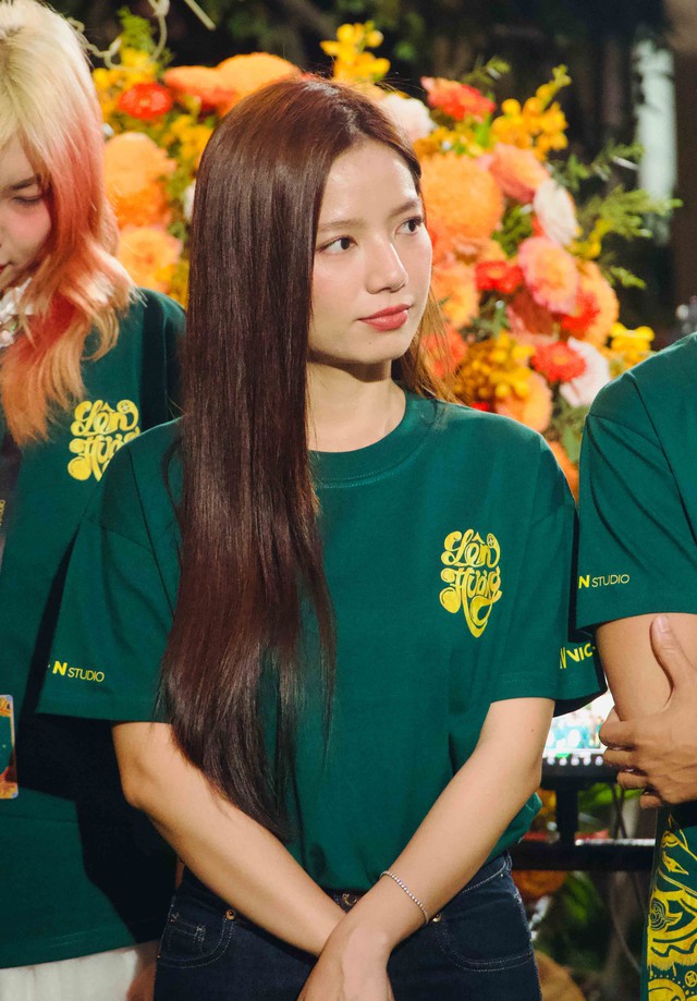 L&ecirc; Hạ Anh đ&oacute;ng 'L&ecirc;n hương' sau phim trăm tỉ - Ảnh 1.