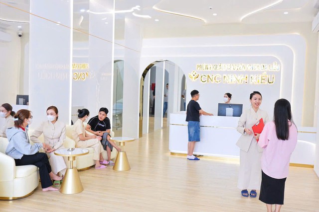 Ph&ograve;ng kh&aacute;m da liễu CNC Ninh Kiều: Chuẩn y khoa trong kỷ nguy&ecirc;n trẻ h&oacute;a - Ảnh 2.