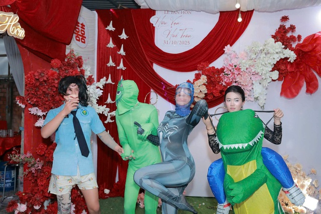 Độc lạ dịch vụ h&oacute;a th&acirc;n th&agrave;nh si&ecirc;u nh&acirc;n đi &lsquo;quẩy&rsquo; đ&aacute;m cưới - Ảnh 3.