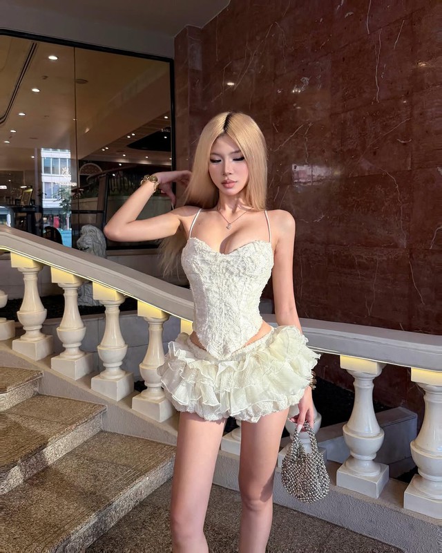 Sự trỗi dậy của vẻ đẹp quyến rũ với áo corset- Ảnh 4. Sự trỗi dậy của vẻ đẹp quyến rũ với áo corset- Ảnh 4.