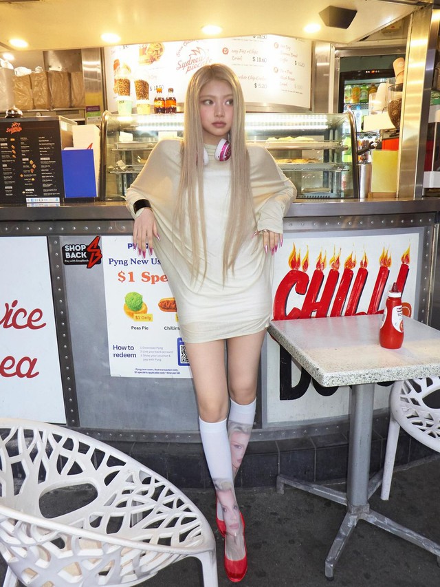 Mặc đồ xuyên thấu không hề phản cảm, quan trọng là bạn biết cách này - Ảnh 1.