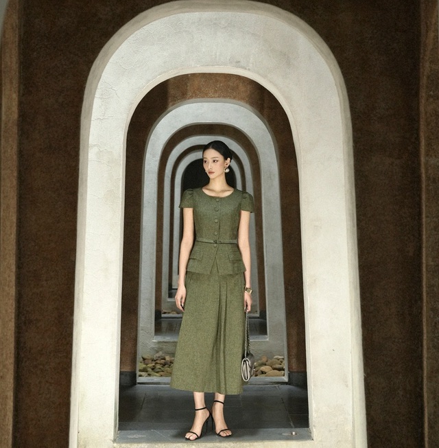 Diện trang phục đồng bộ sao cho sang mà không nhàm chán? - Ảnh 1.