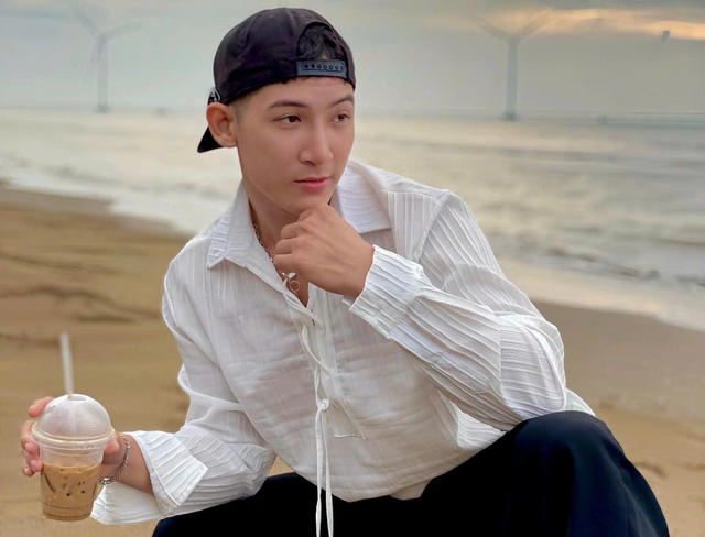 Độc lạ dịch vụ h&oacute;a th&acirc;n th&agrave;nh si&ecirc;u nh&acirc;n đi &lsquo;quẩy&rsquo; đ&aacute;m cưới - Ảnh 2.