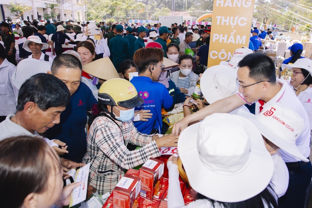 Saigon Co.op mang chợ phi&ecirc;n ra C&ocirc;n Đảo- Ảnh 1.