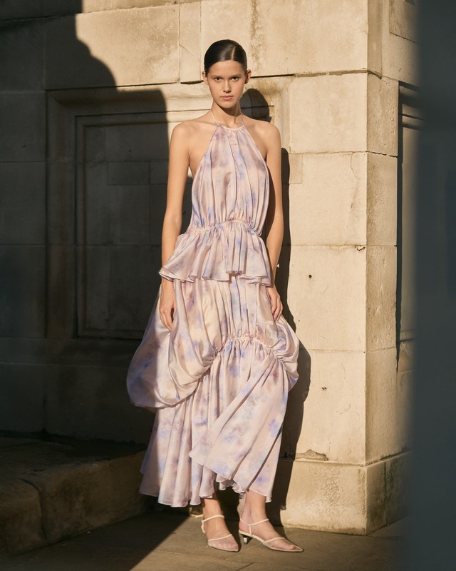 Đầm bèo nhún đa tầng tạo nét đẹp bay bổng, lãng mạn- Ảnh 1. Đầm bèo nhún đa tầng tạo nét đẹp bay bổng, lãng mạn- Ảnh 1.