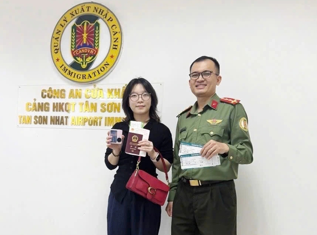 Nhiều tỉ đồng, v&agrave;ng thất lạc được trao trả cho kh&aacute;ch ở s&acirc;n bay T&acirc;n Sơn Nhất- Ảnh 5.