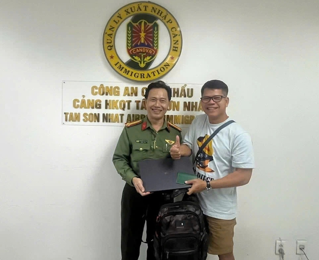 Nhiều tỉ đồng, v&agrave;ng thất lạc được trao trả cho kh&aacute;ch ở s&acirc;n bay T&acirc;n Sơn Nhất- Ảnh 4.