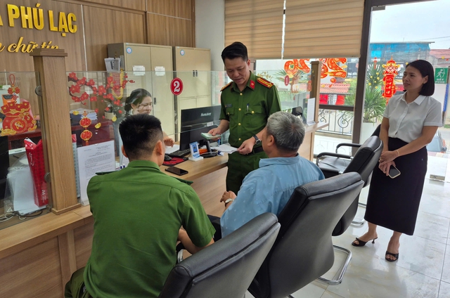 Cụ &ocirc;ng 73 tuổi bị c&ocirc;ng an dỏm dọa chuyển tiền, 'nếu kh&ocirc;ng sẽ bắt giam' - Ảnh 1.