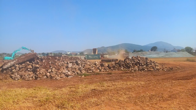 Đại c&ocirc;ng trường s&acirc;n bay Li&ecirc;n Khương sau 2 tuần khởi c&ocirc;ng sửa chữa, n&acirc;ng cấp- Ảnh 5.