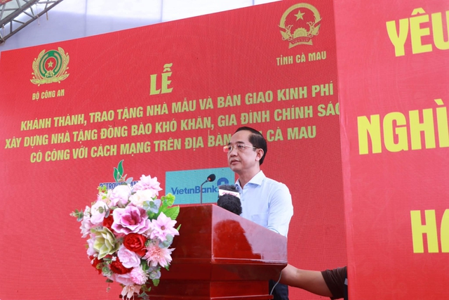 Bộ C&ocirc;ng an trao 46 tỉ đồng x&acirc;y 500 căn nh&agrave; cho hộ kh&oacute; khăn C&agrave; Mau- Ảnh 2.