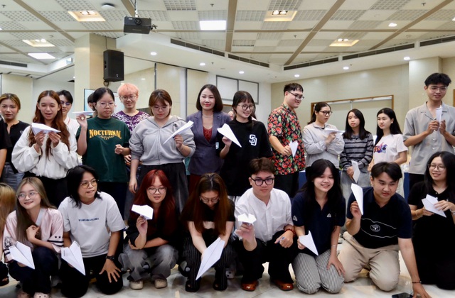 Sinh vi&ecirc;n ng&agrave;nh quan hệ c&ocirc;ng ch&uacute;ng trải nghiệm học thực tế tại b&aacute;o Thanh Ni&ecirc;n - Ảnh 5.