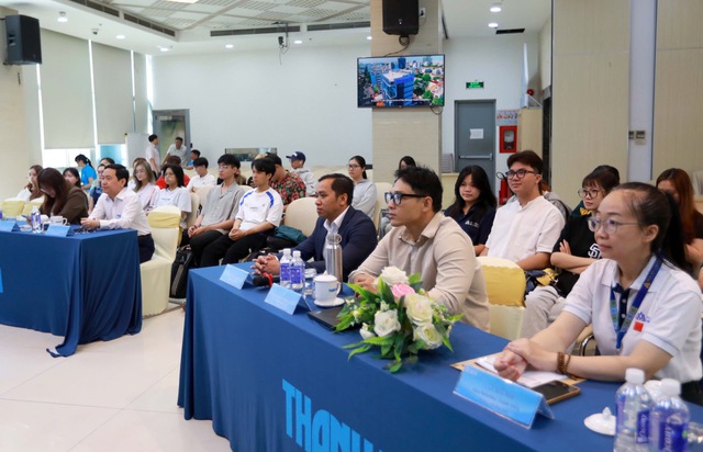 Sinh vi&ecirc;n ng&agrave;nh quan hệ c&ocirc;ng ch&uacute;ng trải nghiệm học thực tế tại b&aacute;o Thanh Ni&ecirc;n - Ảnh 3.