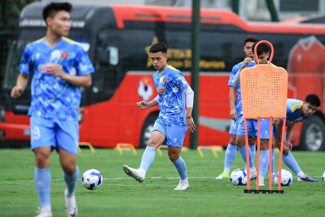 Trục dọc 'th&eacute;p' của U.23 Việt Nam!- Ảnh 1.