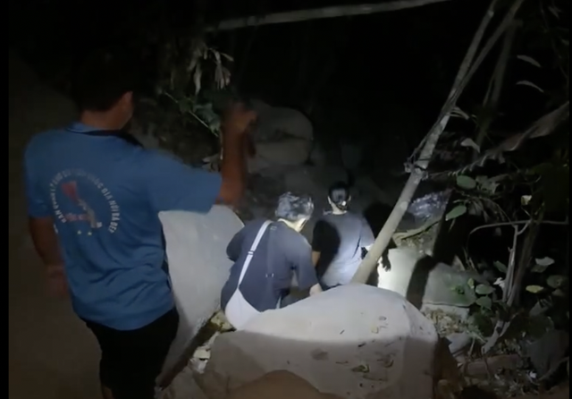 Lạc đường ở núi Bà Đen , đội cứu hộ nhanh chóng ứng cứu du khách - Ảnh 1. Lạc đường ở núi Bà Đen , đội cứu hộ nhanh chóng ứng cứu du khách - Ảnh 1.