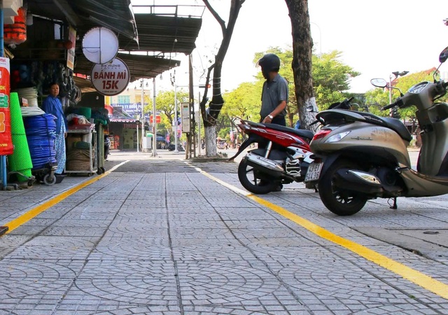 Đ&agrave; Nẵng: Để lấn chiếm vỉa h&egrave; k&eacute;o d&agrave;i, chủ tịch phường, x&atilde; phải chịu tr&aacute;ch nhiệm- Ảnh 1.