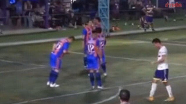 Cầu thủ Th&aacute;i Lan đột ngột qua đời tr&ecirc;n s&acirc;n khiến cộng đồng b&agrave;ng ho&agrave;ng, FAT chia buồn s&acirc;u sắc- Ảnh 1.