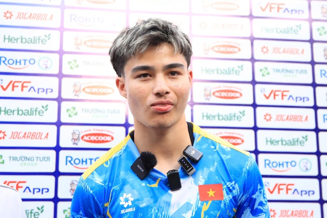 Moric bắn tiếng Việt &lsquo;như gi&oacute;&rsquo;, sắp thử việc xong ở U.23 Việt Nam v&agrave; c&aacute;i kết bất ngờ&hellip;- Ảnh 2.