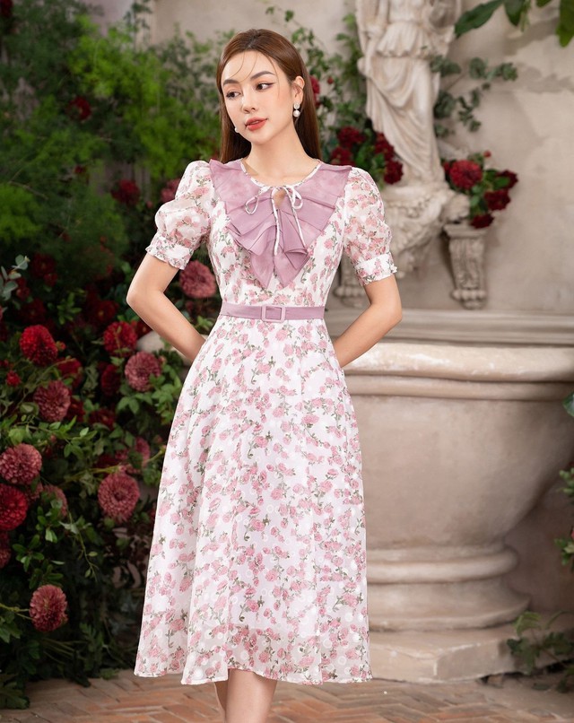 Đón gió xuân rạng rỡ cùng váy hoa nhí duyên dáng- Ảnh 1.