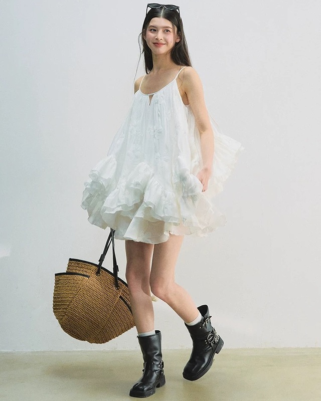 Chào hè rực rỡ cùng những trang phục hai dây thướt tha - Ảnh 5.