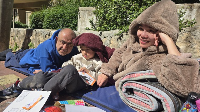 Người Việt mắc kẹt ở Trung Đ&ocirc;ng: Thấp thỏm t&igrave;m phương &aacute;n về Việt Nam an to&agrave;n - Ảnh 4.