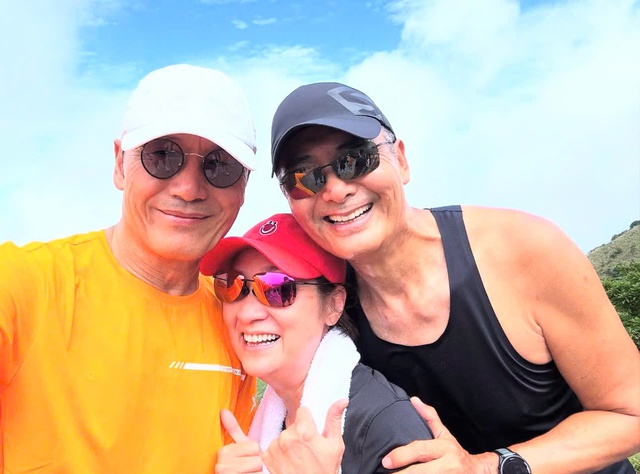 Hôn nhân bền chặt 36 năm của 'Hổ tướng' Miêu Kiều Vỹ và vợ minh tinh - Ảnh 4.