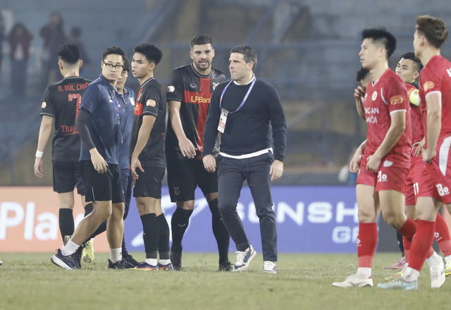 HLV người Tây Ban Nha Albadalejo bị chấm dứt hợp đồng sau chuỗi thua đau của Ninh Bình- Ảnh 1. HLV người Tây Ban Nha Albadalejo bị chấm dứt hợp đồng sau chuỗi thua đau của Ninh Bình- Ảnh 1.
