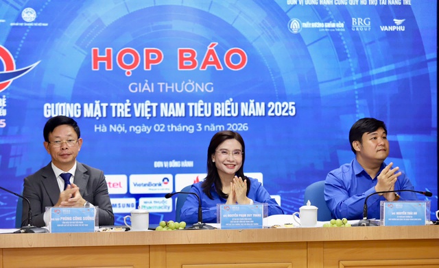 Cầu thủ Đình Bắc được đề cử Gương mặt trẻ Việt Nam tiêu biểu năm 2025 - Ảnh 1.