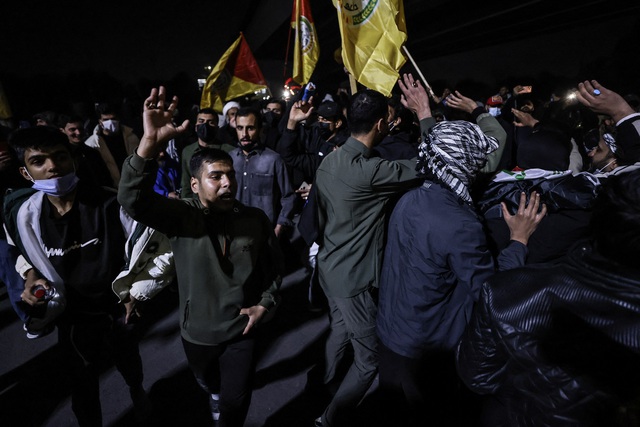 Iran cảnh báo Mỹ 'sẽ không còn an toàn nữa', dọa đốt tàu qua eo biển Hormuz - Ảnh 1.