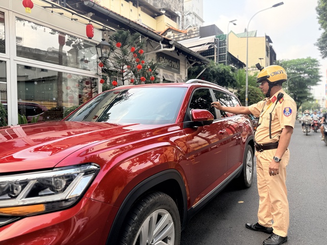 Danh s&aacute;ch &ocirc; t&ocirc; dừng đỗ sai quy định bị CSGT H&agrave;ng Xanh phạt nguội - Ảnh 1.