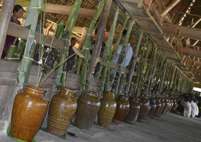 Vật thiêng của làng: Báu vật ghè thiêng- Ảnh 2. Vật thiêng của làng: Báu vật ghè thiêng- Ảnh 2.