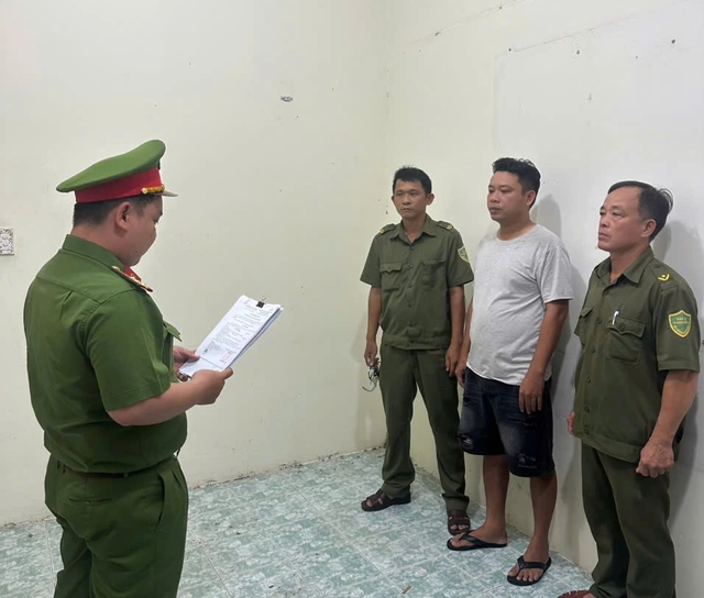 Công an TP.HCM bắt khẩn cấp khách hàng hành hung tài xế taxi - Ảnh 3.